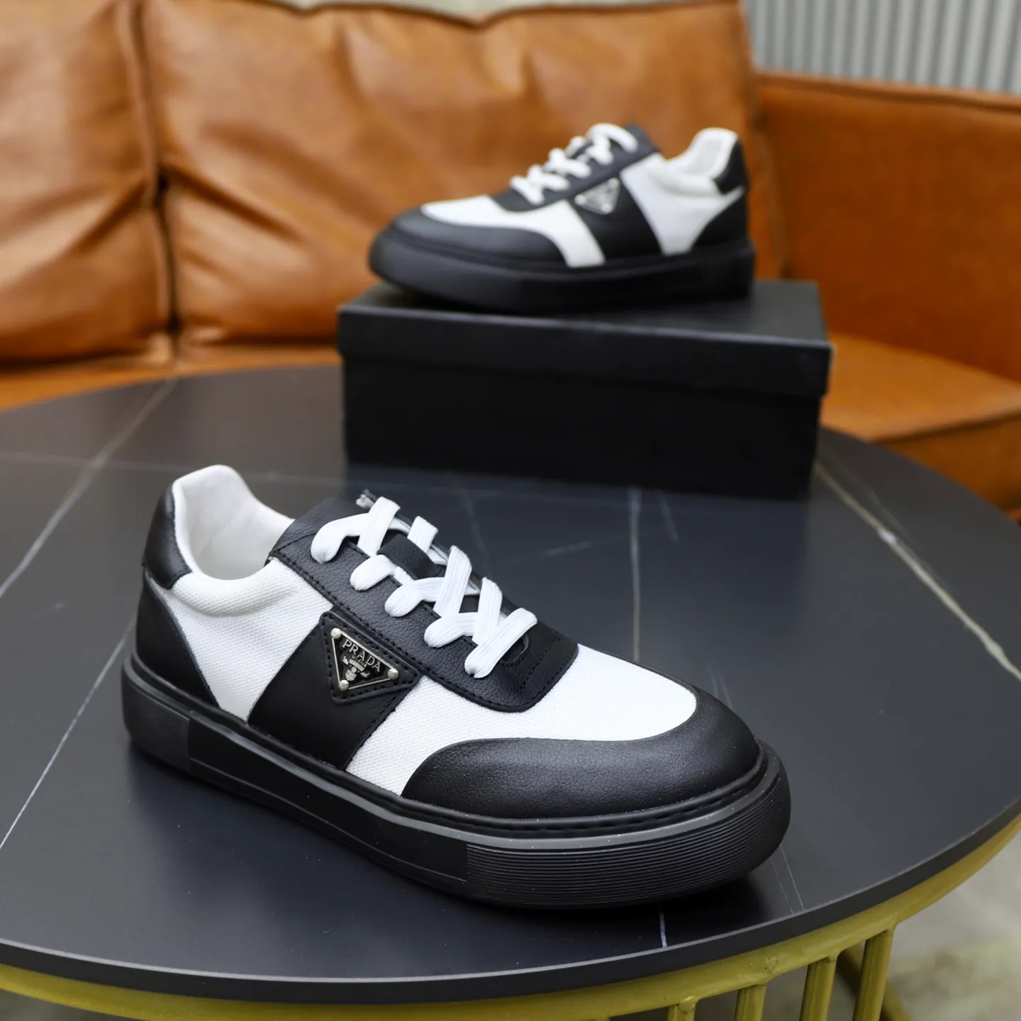 Ex-factory price: 462💰🙅‍♂️🙅‍♂️🙅‍♂️ Brand: PRADA Standard code: 38-44 (45 customized) Grade: Same as the official website Material: Original material splicing Comfortable and breathable lining Lightweight and wear-resistant sports outsole Style category: Men's fashionable casual shoes Running sneakers Distinguished luxury brand elements Top luxury Color: actual picture color